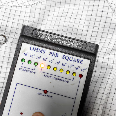 98% โพลีเอสเตอร์ + 2% สายคาร์บอน 5 มม Grid ESD แอนติสแตตติก เสื้อความปลอดภัย