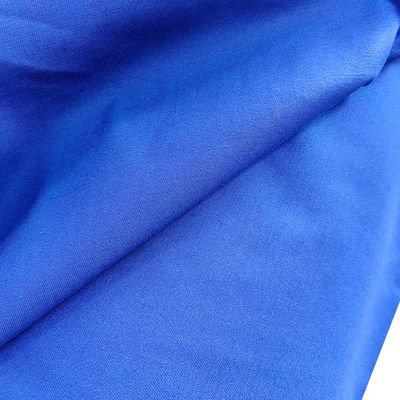 ผ้า Workwear สารหน่วงไฟผ้าฝ้ายโพลีผสม ESD ป้องกันไฟฟ้าสถิตย์สีน้ำเงินสำหรับพื้นที่ป้องกันไฟฟ้าสถิตย์