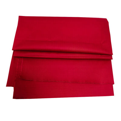 ผ้า ESD สีแดง มีประสิทธิภาพสูง กันสภาพอัดล้างไฟ เสื้อผ้าทํางานสําหรับสภาพแวดล้อมอุตสาหกรรม