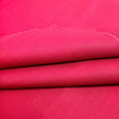 ผ้า ESD สีแดง มีประสิทธิภาพสูง กันสภาพอัดล้างไฟ เสื้อผ้าทํางานสําหรับสภาพแวดล้อมอุตสาหกรรม