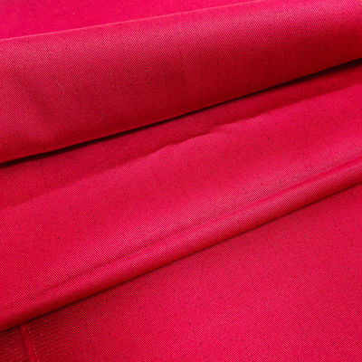 ผ้า ESD สีแดง มีประสิทธิภาพสูง กันสภาพอัดล้างไฟ เสื้อผ้าทํางานสําหรับสภาพแวดล้อมอุตสาหกรรม