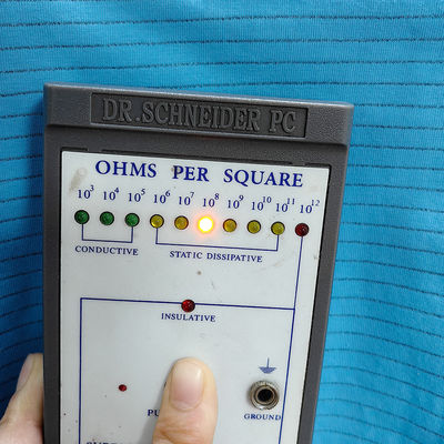 ห้องสะอาด 99% ผ้าใบ + 1% สายใยคาร์บอน สีฟ้า Unisex ESD เสื้อยืด O-neck แอนติสแตตติก 3 ปุ่ม