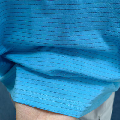 ห้องสะอาด 99% ผ้าใบ + 1% สายใยคาร์บอน สีฟ้า Unisex ESD เสื้อยืด O-neck แอนติสแตตติก 3 ปุ่ม