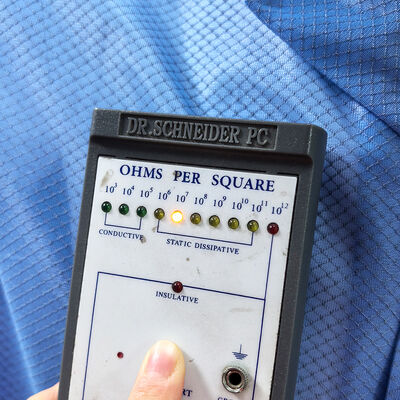 เสื้อแจ็คเก็ตคลีนรูมป้องกันไฟฟ้าสถิต ESD พร้อมผ้าตาข่ายเพชร